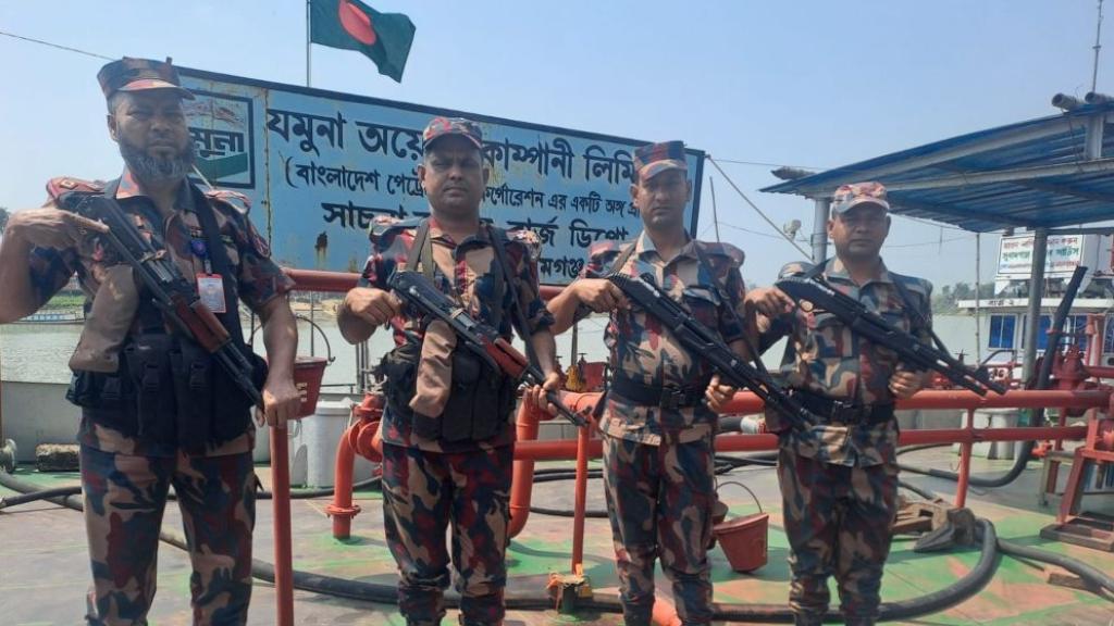 জ্বালানি তেলের ‘অদৃশ্য’ সংকট ঠেকাতে ১৯ ডিপোতে বিজিবি