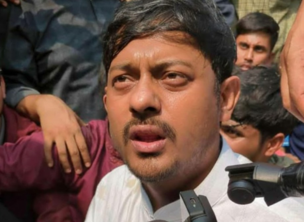 ঢাকা-৮ আসনে ডিমের আঘাত, উত্তপ্ত নির্বাচনী মাঠ